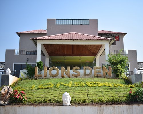 Lions Den Resort - 4 Nights #SDQ3