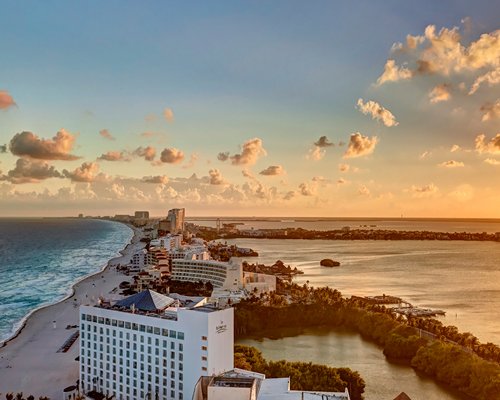 TravelSmart at Royalton CHIC Suites Cancun #DN66 - фото