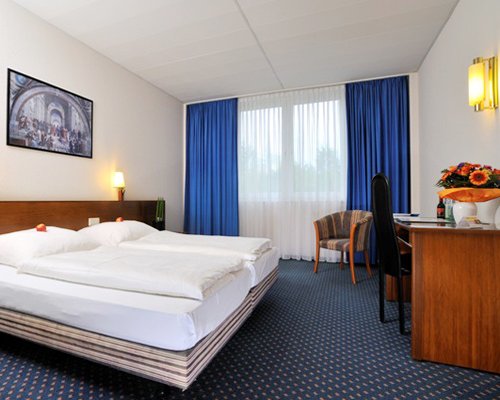 Quality Hotel Dresden-4 Nights #RA09 - фото