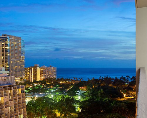 Ambassador Hotel Waikiki - 5 Nights #RN99 - фото