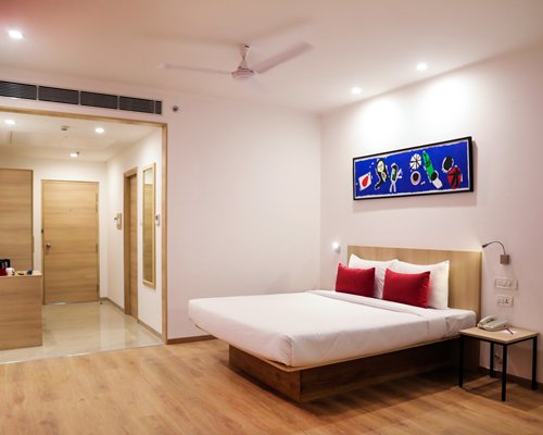 Red Fox Hotel, Dehradun - 3 Nights #RP88 - фото